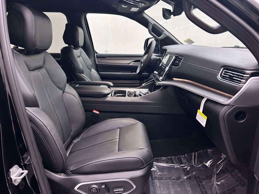 New 2026 Jeep Grand Wagoneer 4WD image 19