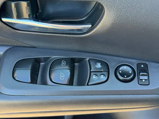 Used 2024 Nissan Kicks SV FWD image 9