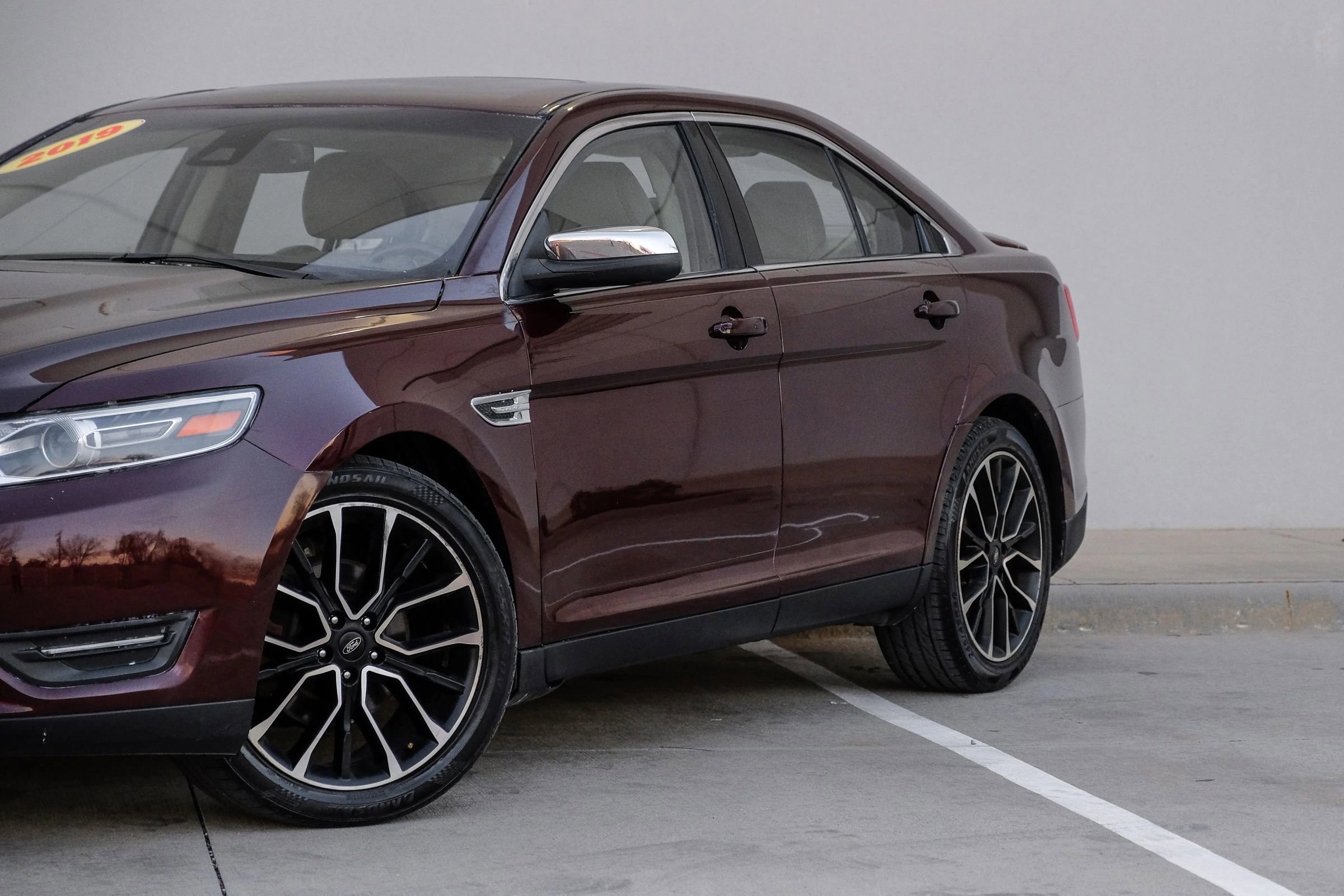 Used 2019 Ford Taurus Limited image 15