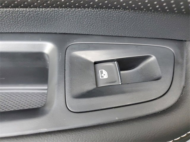 Used 2025 Volkswagen Atlas Cross Sport SE image 13