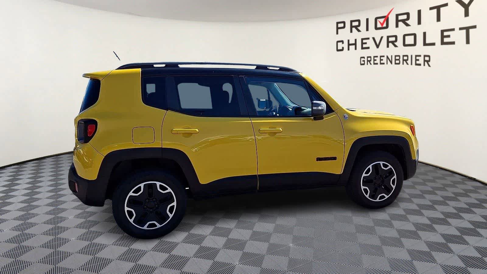 Used 2015 Jeep Renegade Trailhawk image 9