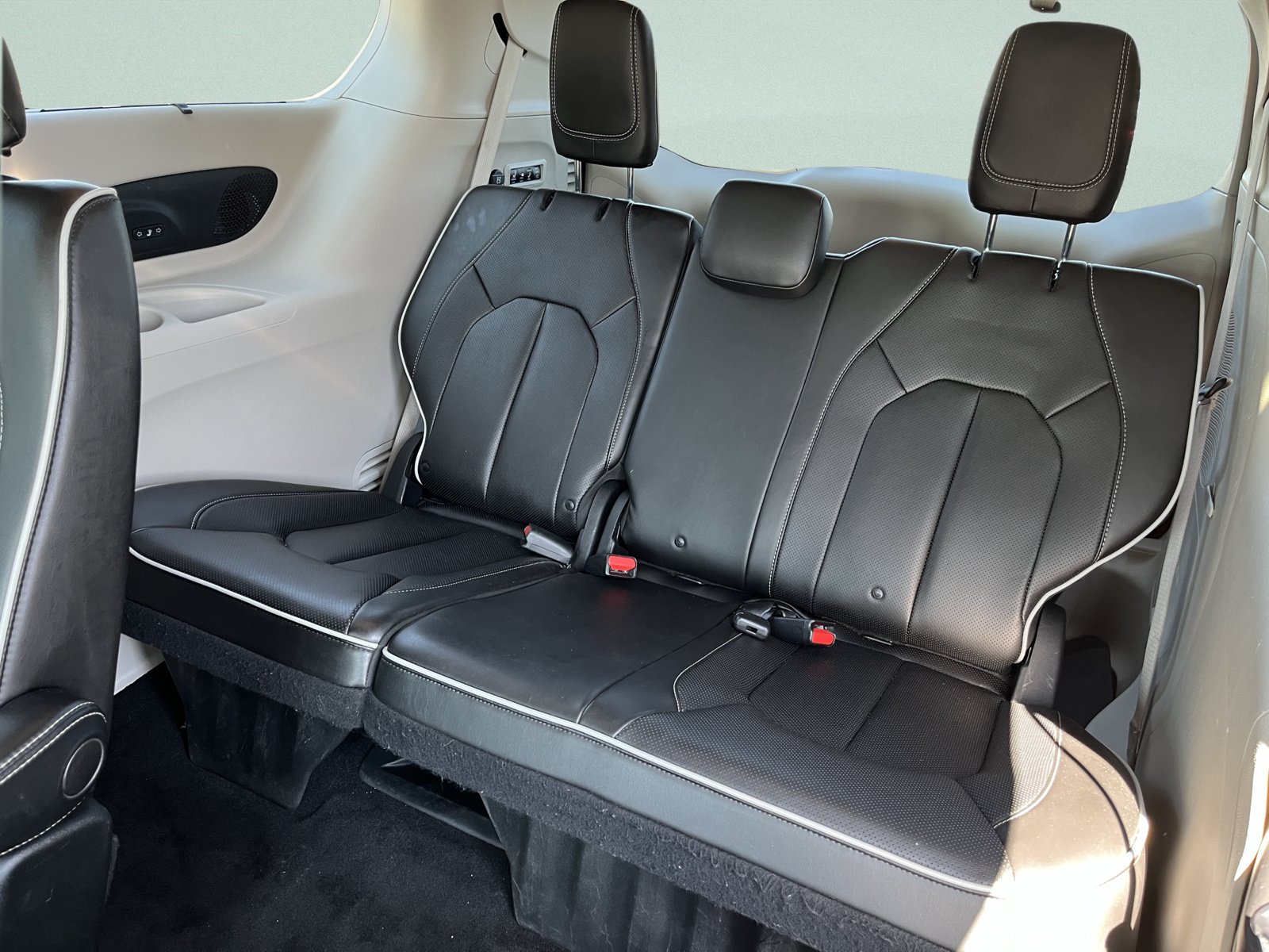 Used 2021 Chrysler Pacifica Limited w/ Uconnect Theater Family Group AWD/4WD image 20