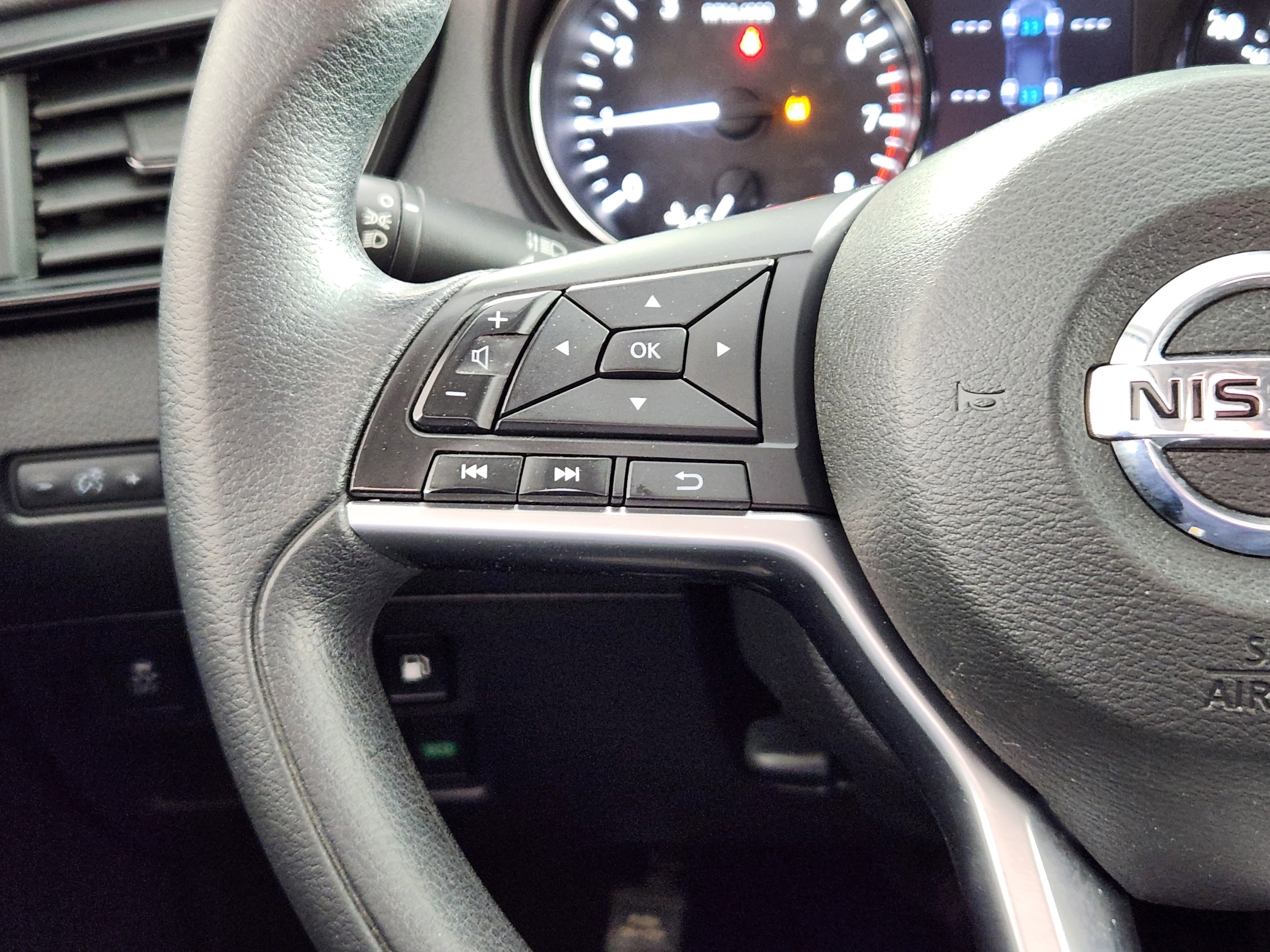 Used 2018 Nissan Rogue S image 18