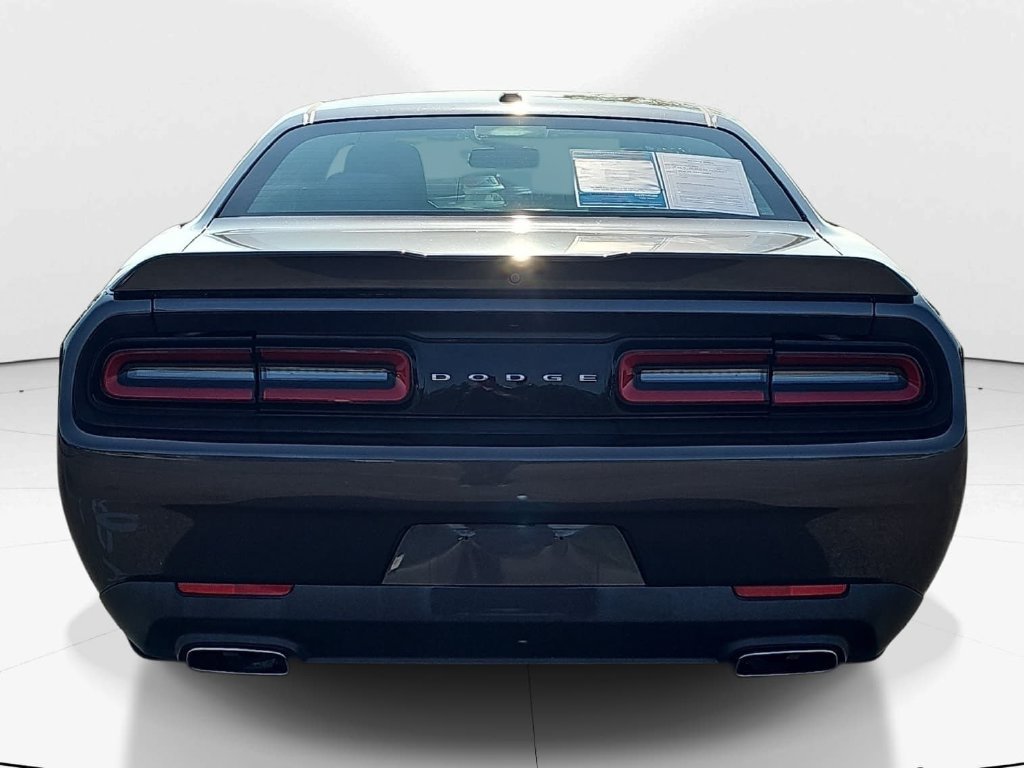 Used 2019 Dodge Challenger SXT RWD image 7