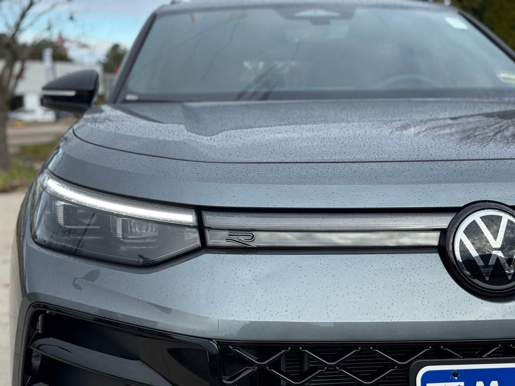 New 2026 Volkswagen Tiguan SE R-Line image 3