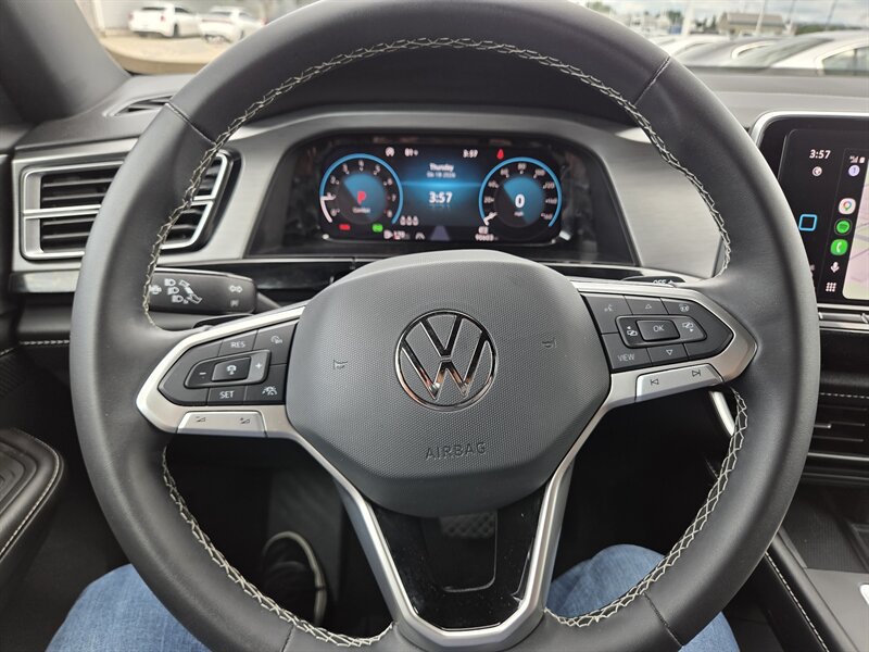 Used 2024 Volkswagen Atlas Cross Sport SE AWD/4WD image 15