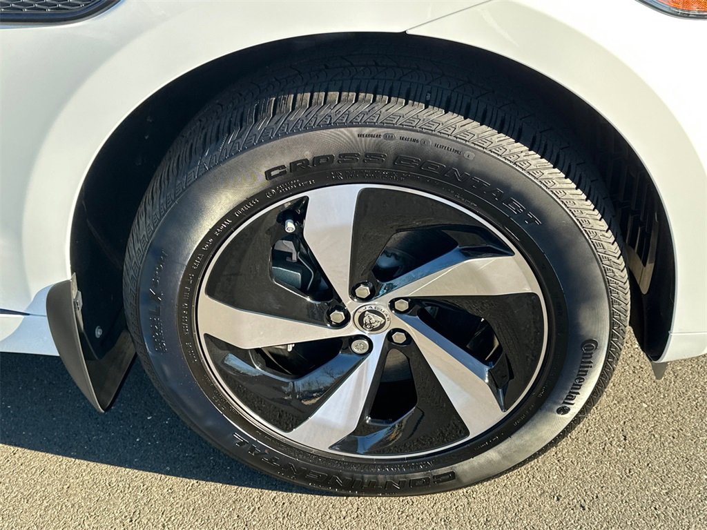 Certified 2025 Jaguar F-PACE R-Dynamic S image 7