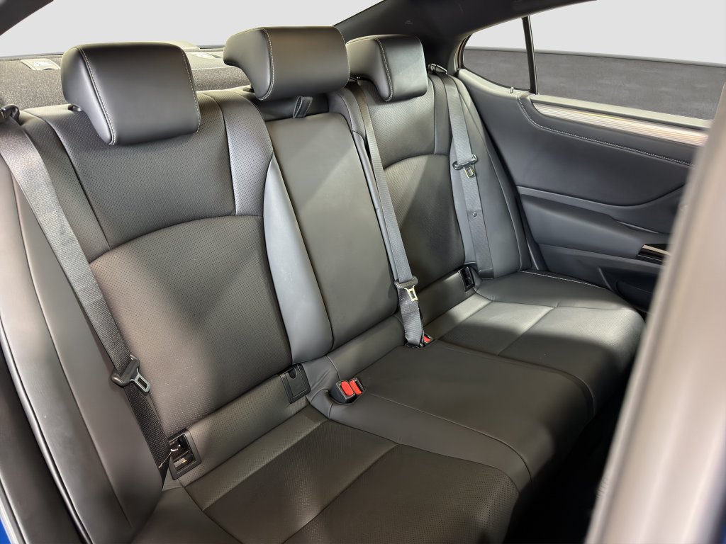 Used 2024 Lexus ES 350 F Sport w/ Technology Package FWD image 4