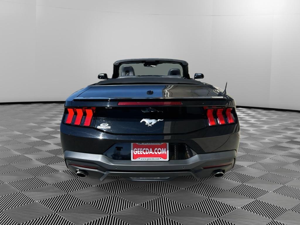 Used 2025 Ford Mustang Premium RWD image 5