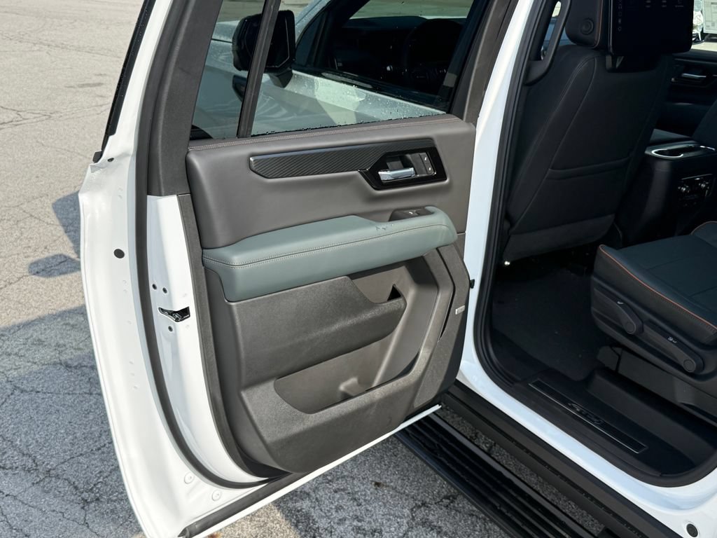 New 2026 GMC Yukon XL AT4 w/ AT4 Premium Plus Package AWD/4WD image 28