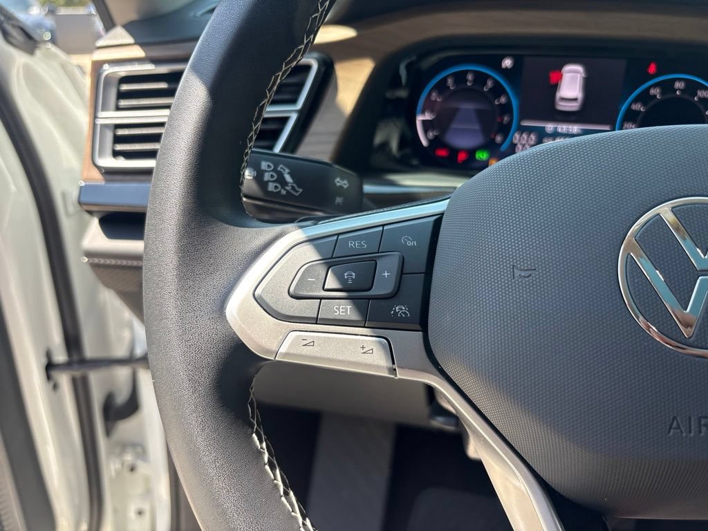 Used 2025 Volkswagen Atlas SE w/ Panoramic Sunroof Package FWD image 24