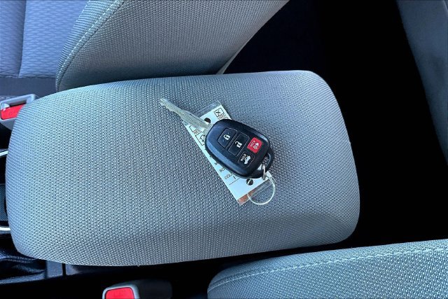 Used 2019 Toyota Corolla LE FWD image 35