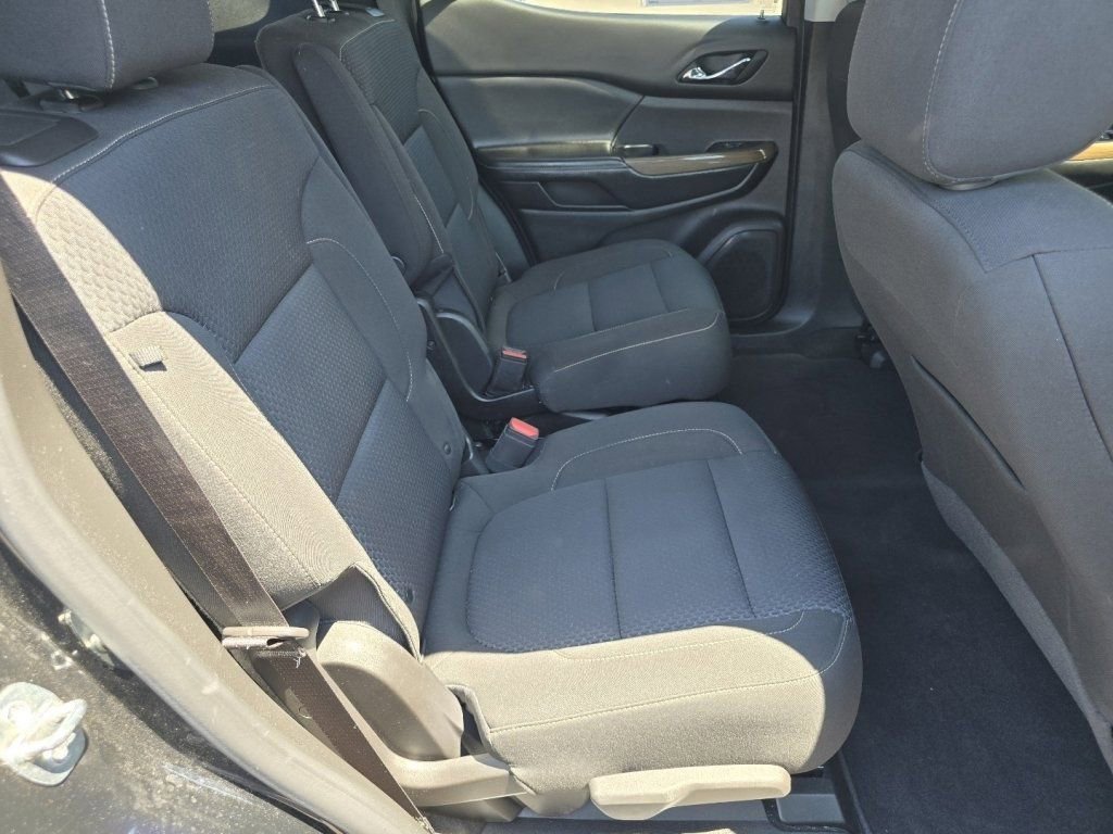 Used 2023 GMC Acadia SLE w/ Driver Convenience Package FWD image 16