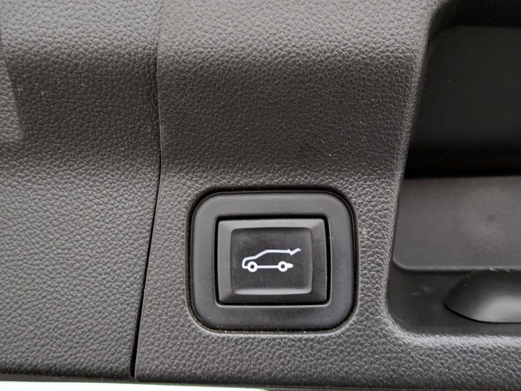 Used 2022 GMC Acadia SLE w/ Driver Convenience Package image 13
