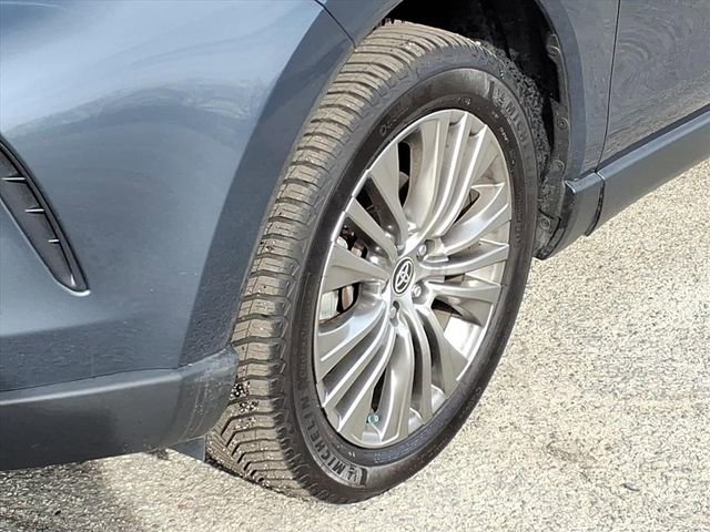 Used 2021 Toyota Venza Limited w/ Carpet Mat Package (TMS) image 11