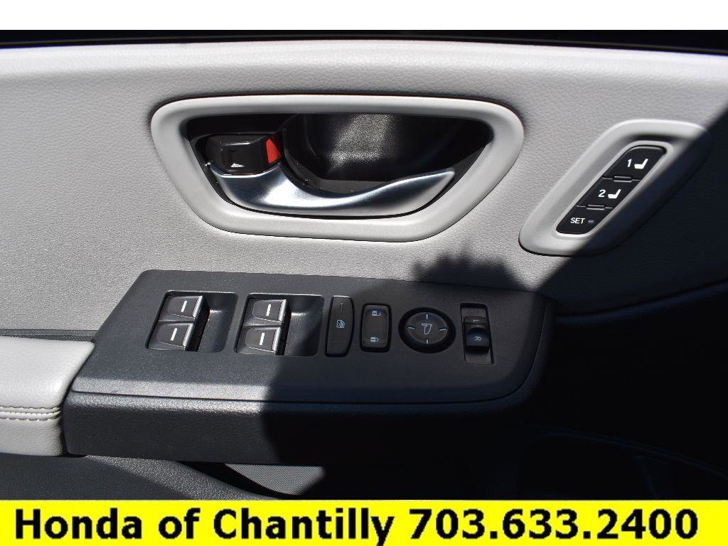 Used 2025 Honda Pilot Touring image 24