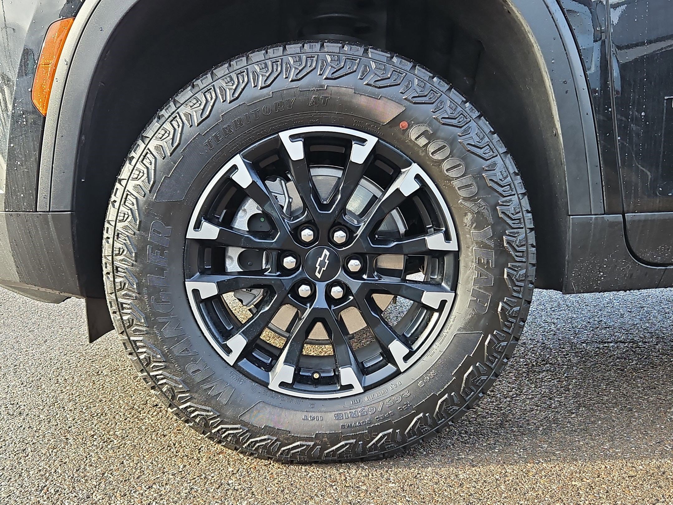 Used 2025 Chevrolet Traverse Z71 w/ Driver Confidence Package AWD/4WD image 11