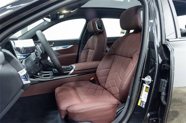 Used 2025 BMW i7 xDrive60 w/ Executive Package image 26