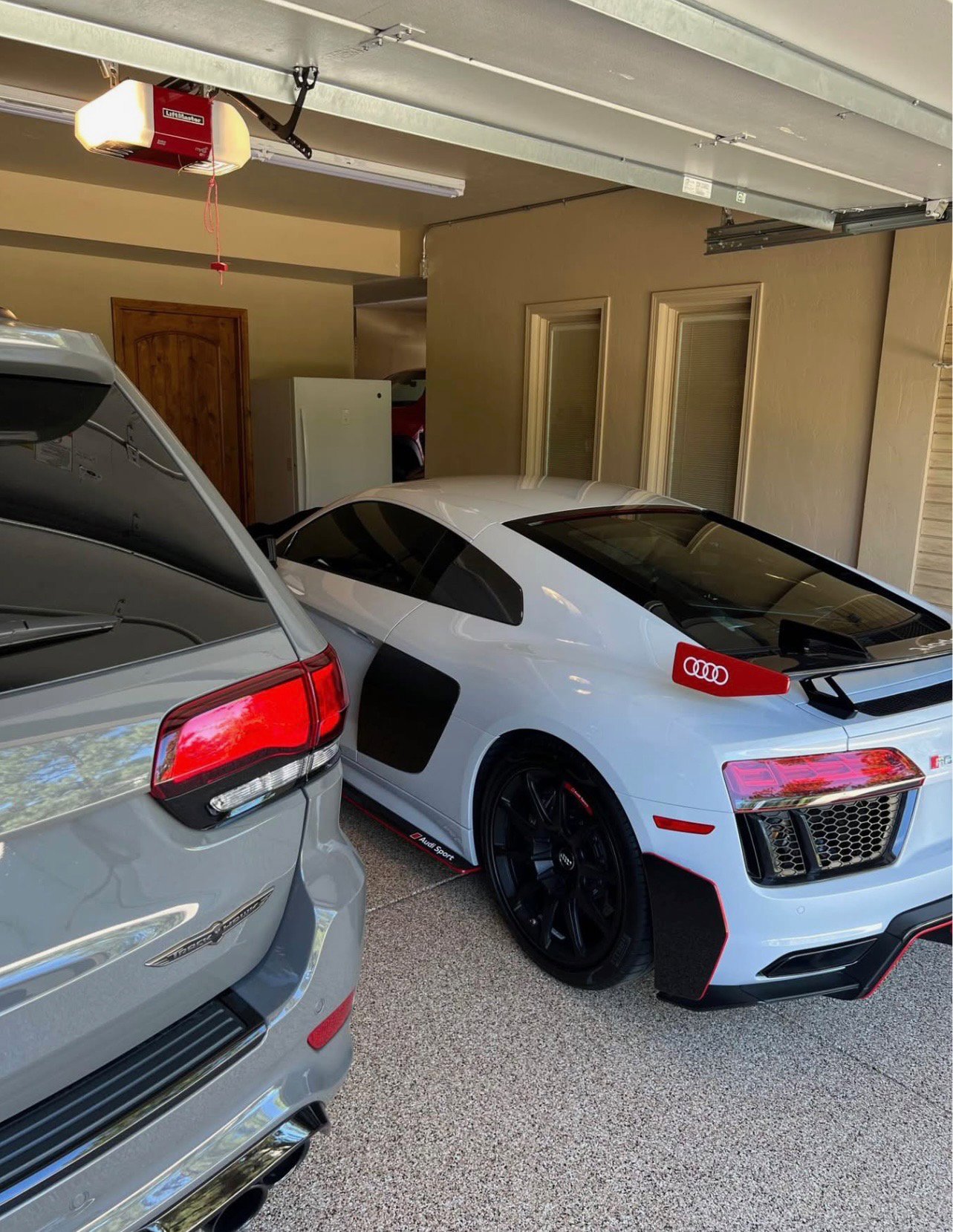 Used 2018 Audi R8 V10 plus w/ Full Leather Package image 4