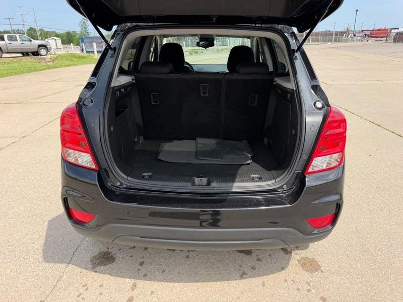 Used 2022 Chevrolet Trax LS w/ Tint and Cruise Package image 5