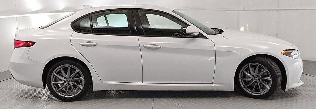 Used 2022 Alfa Romeo Giulia Sprint RWD image 2
