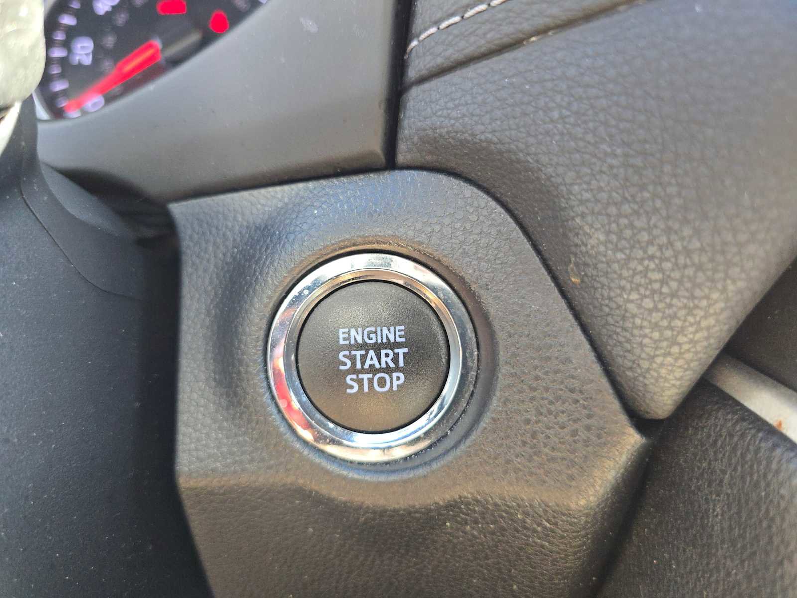 Used 2022 Toyota RAV4 XLE Premium image 32