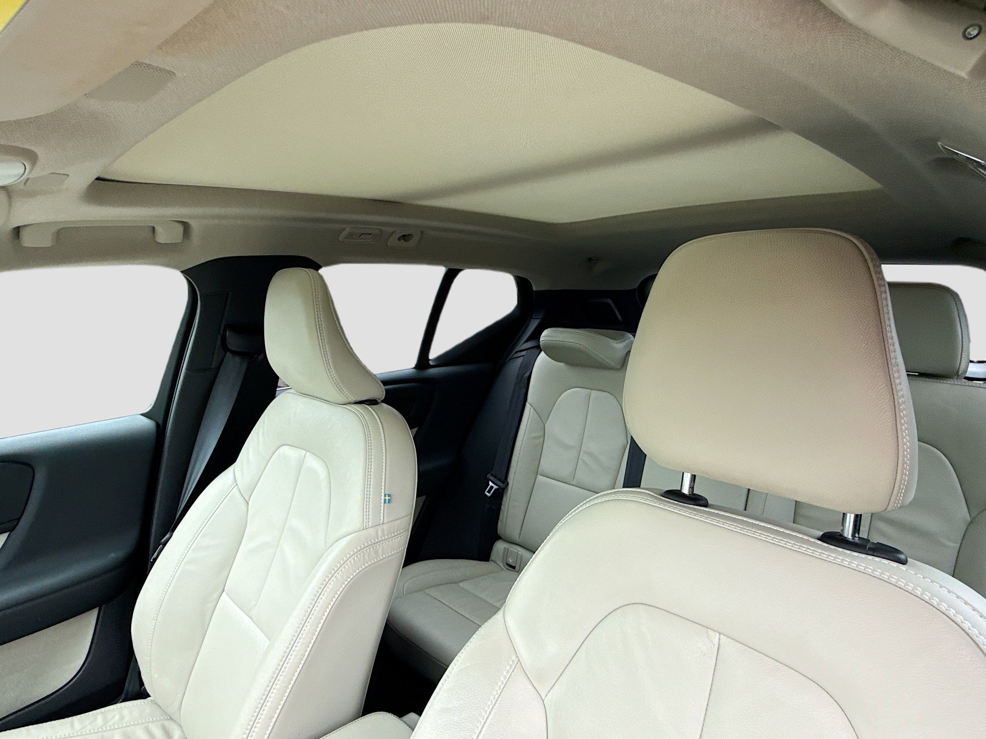 Used 2023 Volvo XC40 B5 Plus image 27