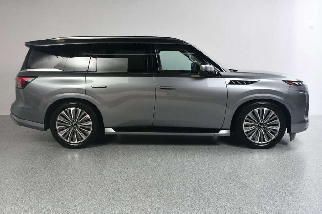 Used 2025 INFINITI QX80 Sensory image 4