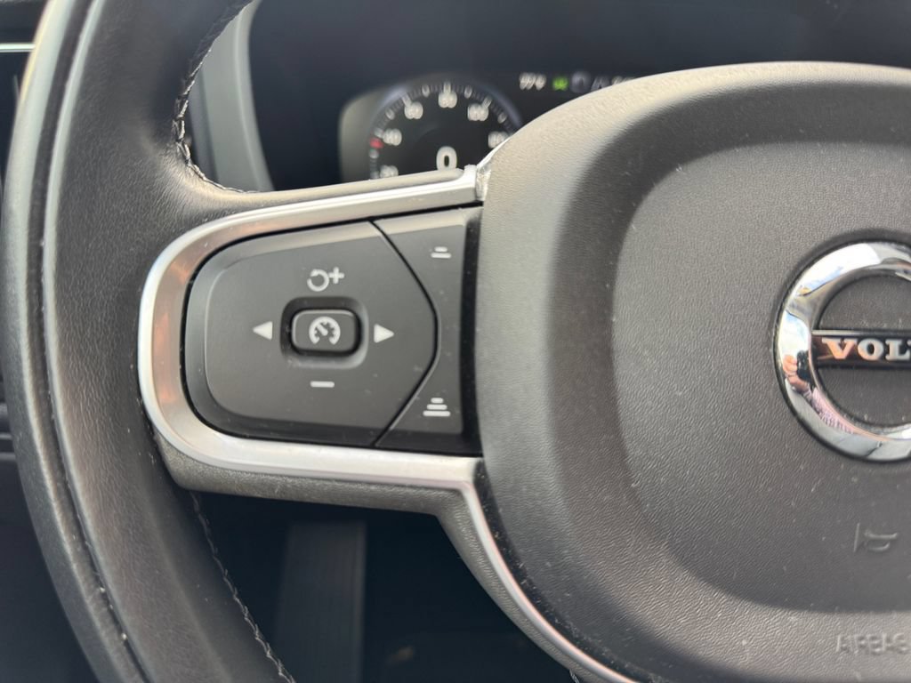 Used 2020 Volvo XC60 T5 Momentum AWD/4WD image 14