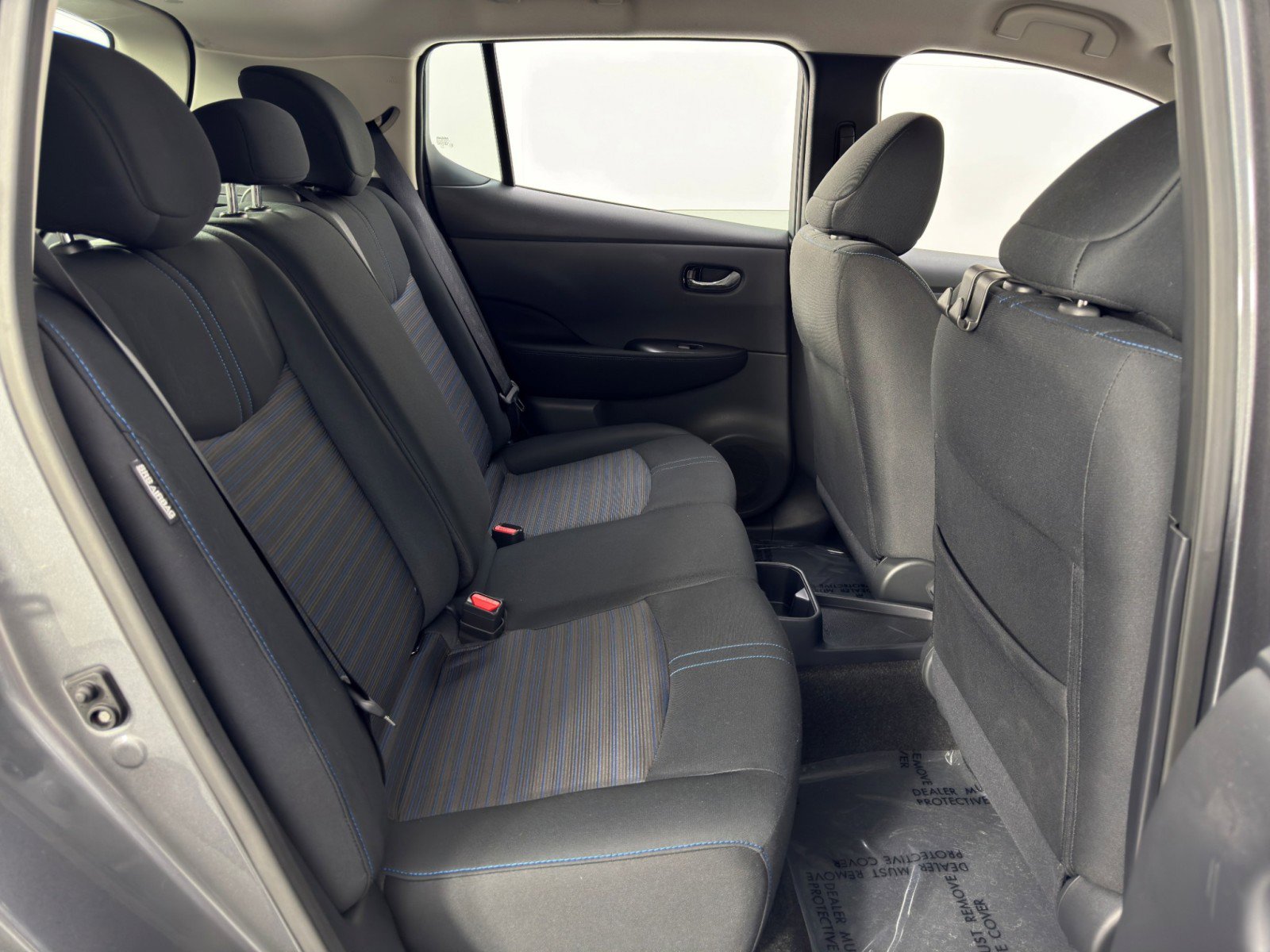 Used 2025 Nissan Leaf S image 32