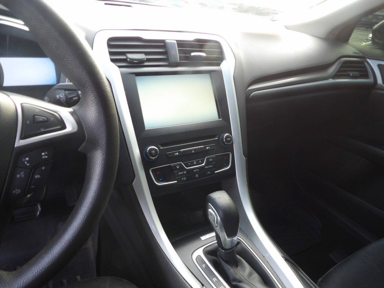 Used 2016 Ford Fusion SE FWD image 7