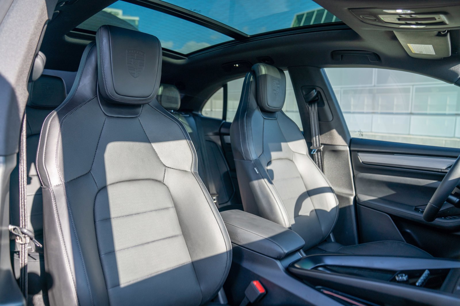 Certified 2025 Porsche Macan 4 Electric AWD/4WD image 27
