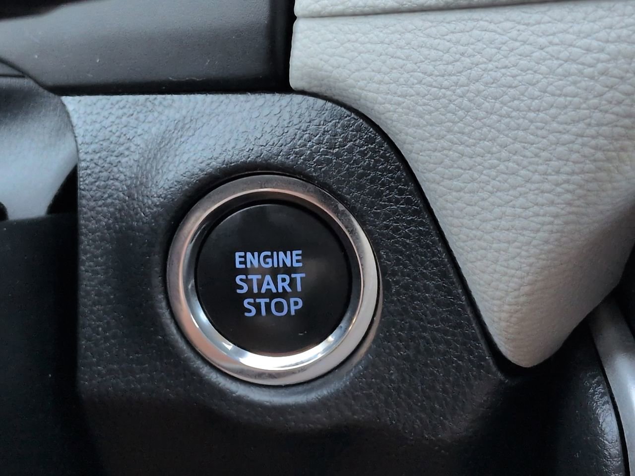 Used 2021 Toyota RAV4 XLE AWD/4WD image 26