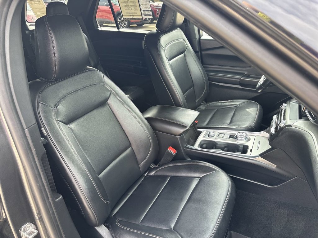 Used 2020 Ford Explorer XLT w/ Equipment Group 202A AWD/4WD image 32