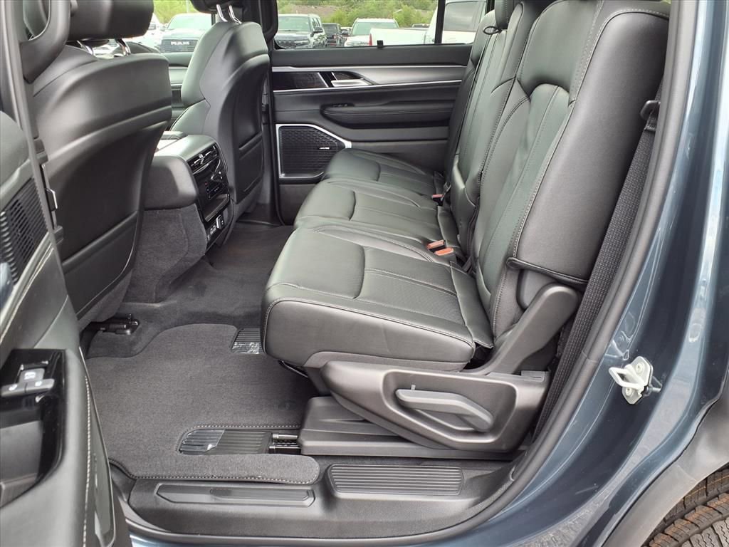 New 2025 Jeep Wagoneer 4WD w/ Convenience Group I image 27