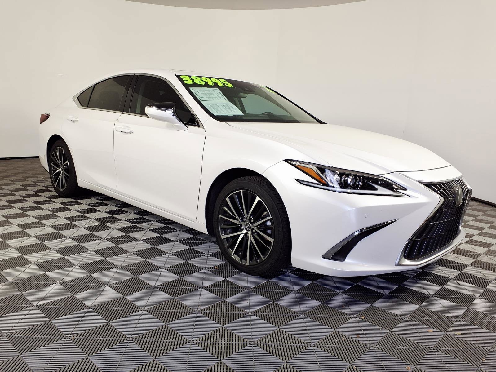 Used 2024 Lexus ES 350 w/ Premium Package image 3