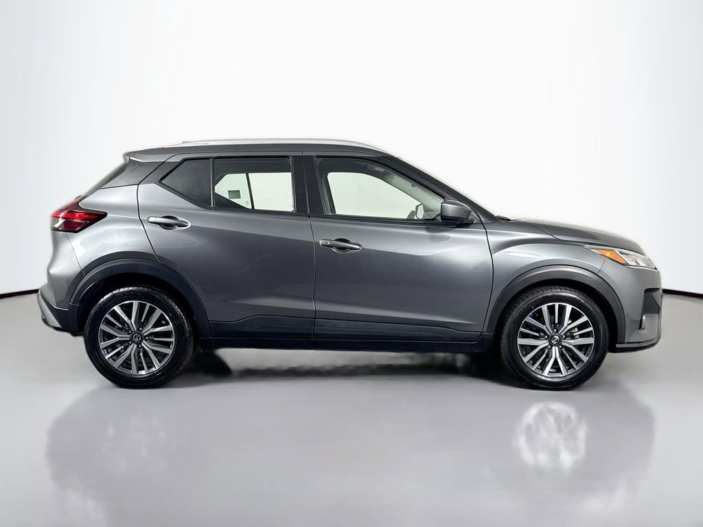 Used 2021 Nissan Kicks SV image 4