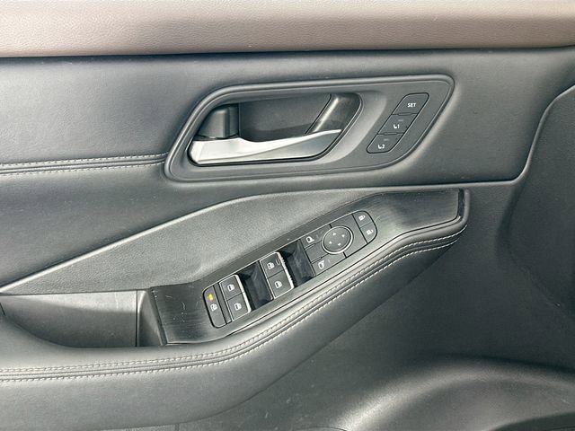Used 2023 Nissan Rogue SL image 23