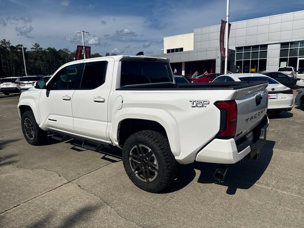 Used 2025 Toyota Tacoma TRD Sport AWD/4WD image 3
