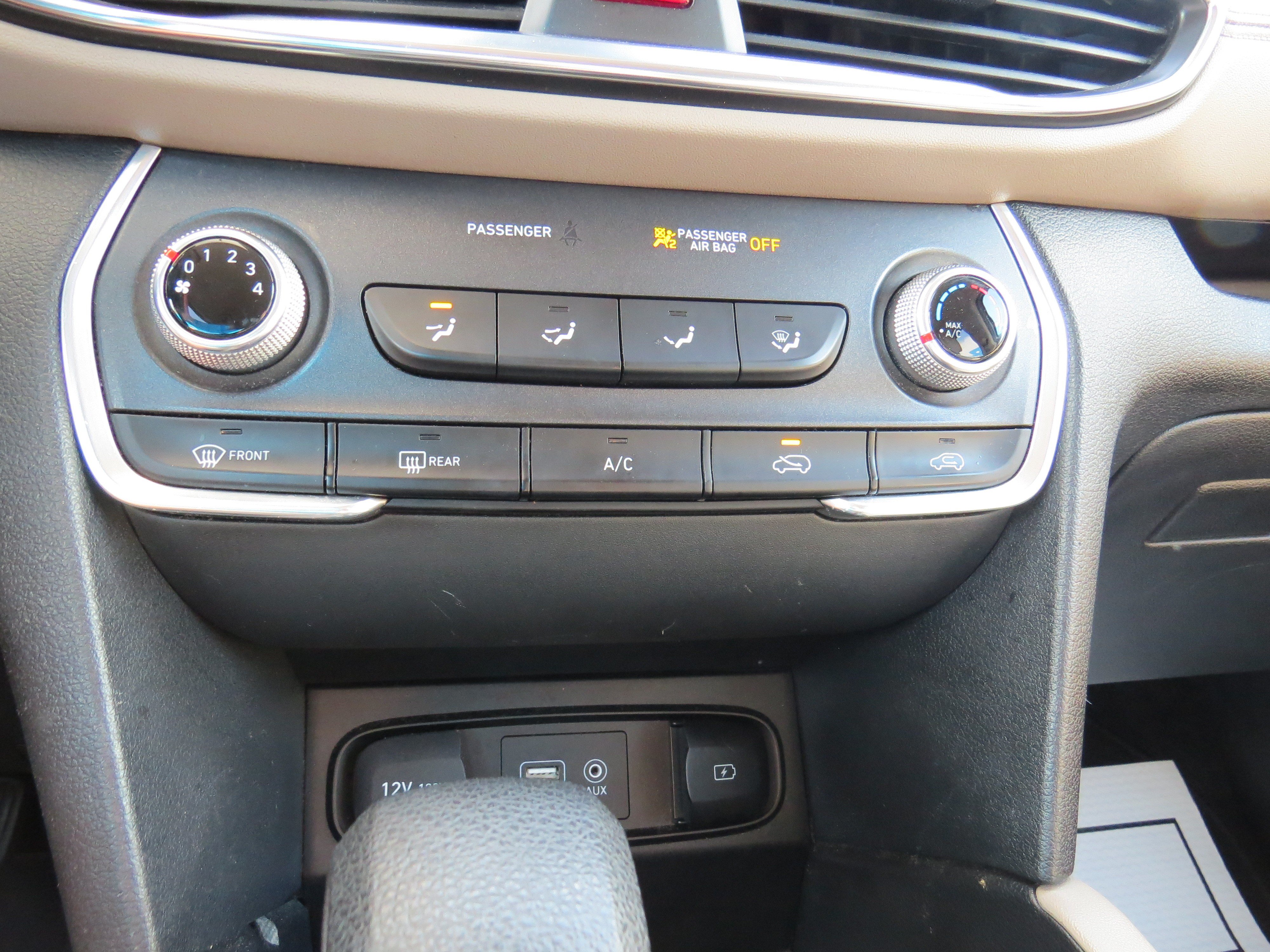Used 2020 Hyundai Santa Fe SE FWD image 18