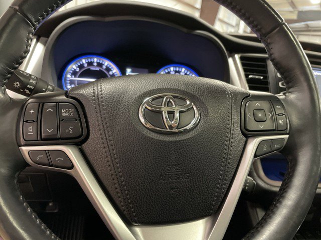 Used 2019 Toyota Highlander Limited Platinum AWD/4WD image 18