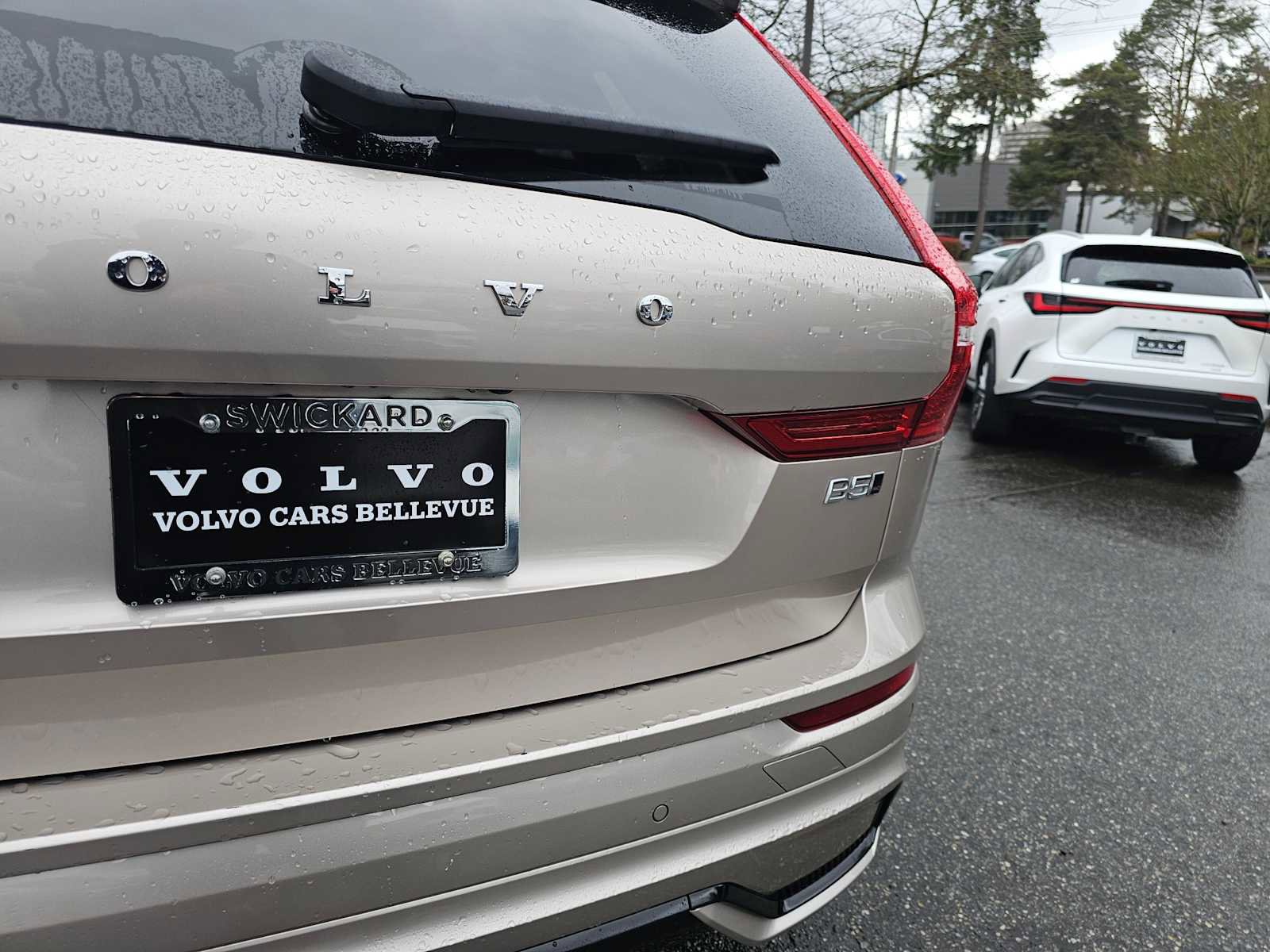 Certified 2025 Volvo XC60 B5 Plus image 13