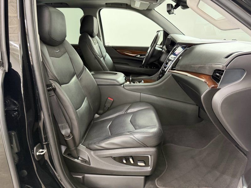 Used 2020 Cadillac Escalade Luxury RWD image 21