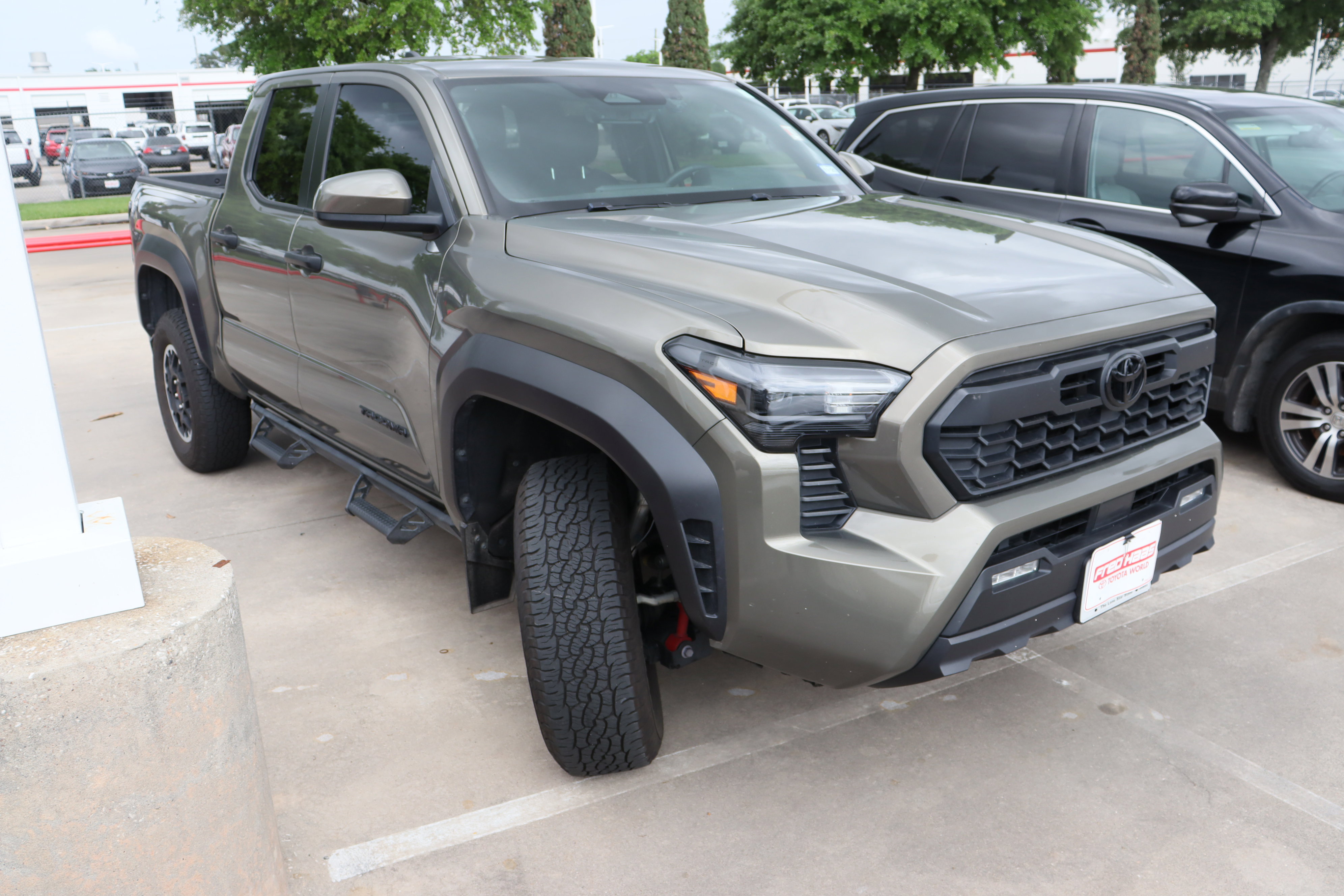 Used 2024 Toyota Tacoma TRD Off-Road image 2