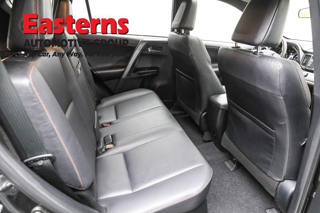 Used 2018 Toyota RAV4 SE image 23