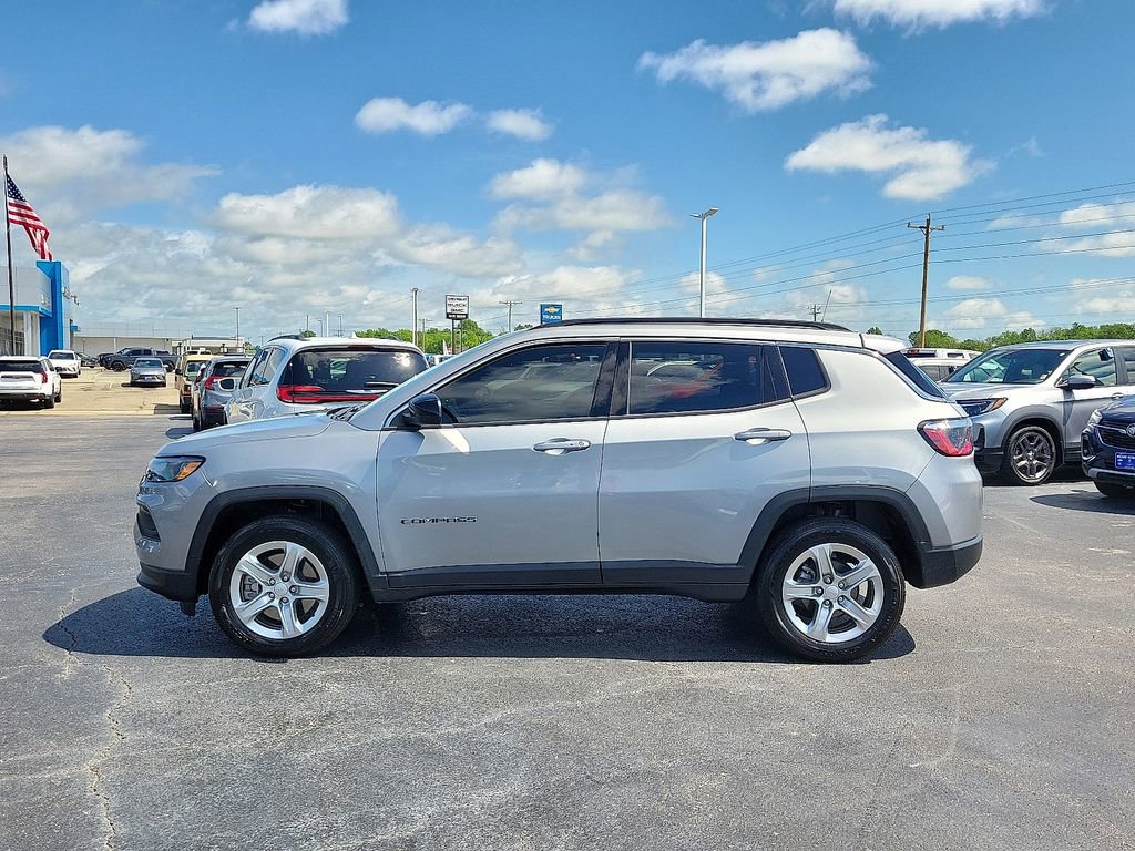 Used 2024 Jeep Compass Latitude image 3