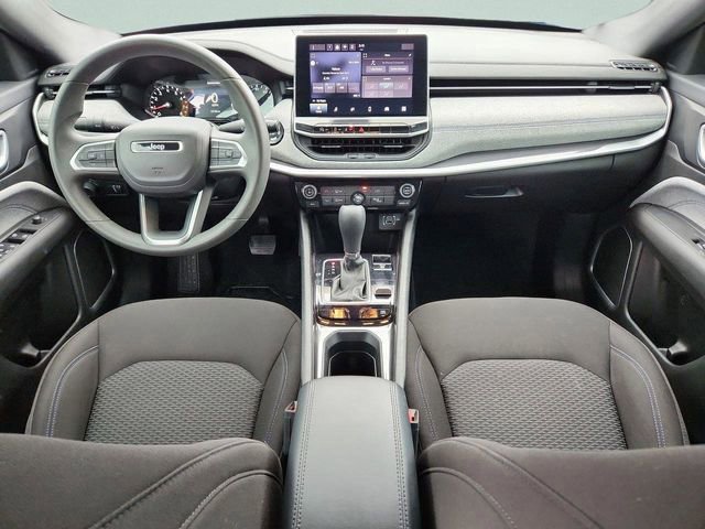 Used 2024 Jeep Compass Sport image 11