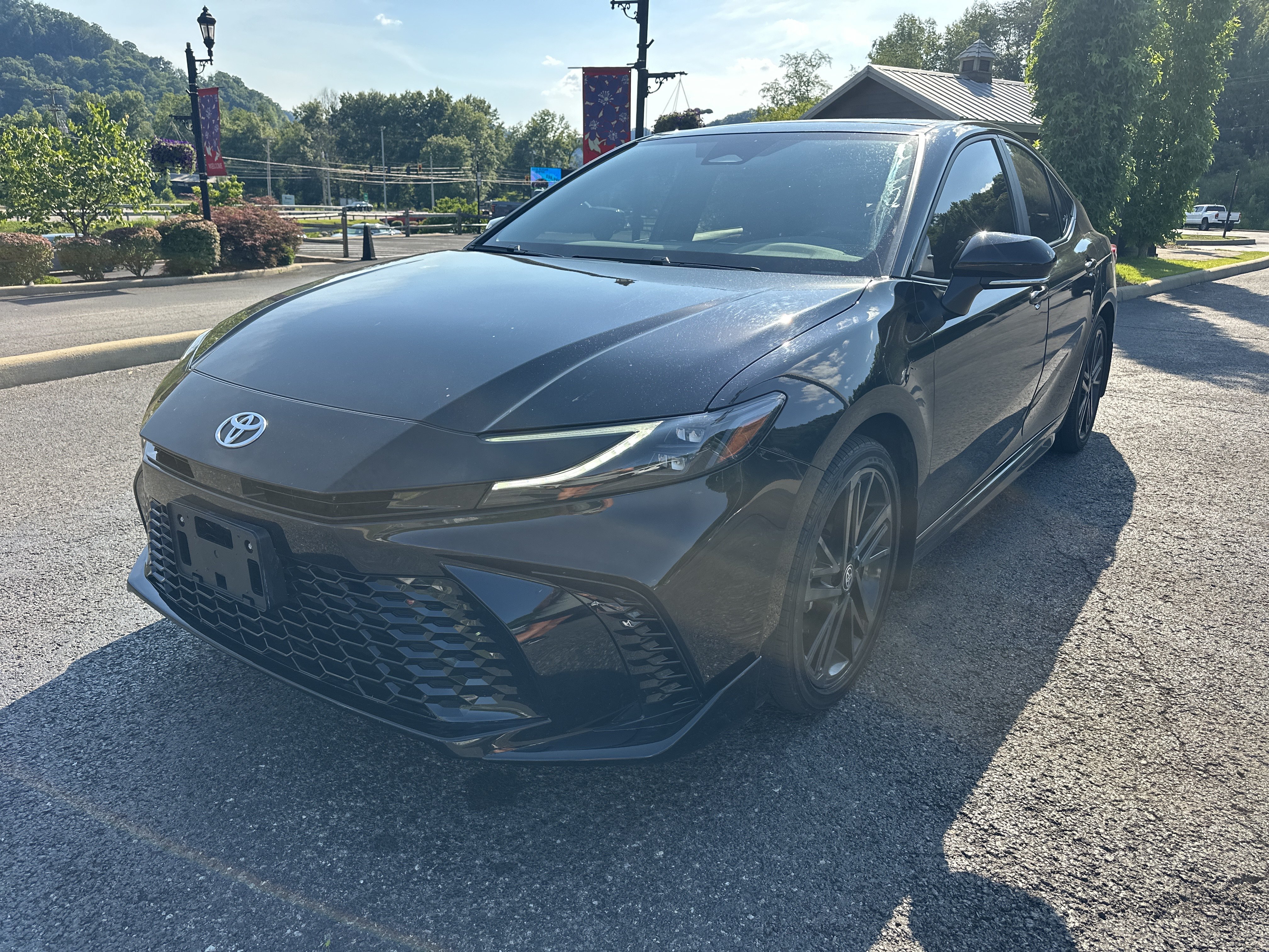 Used 2025 Toyota Camry XSE AWD/4WD image 6