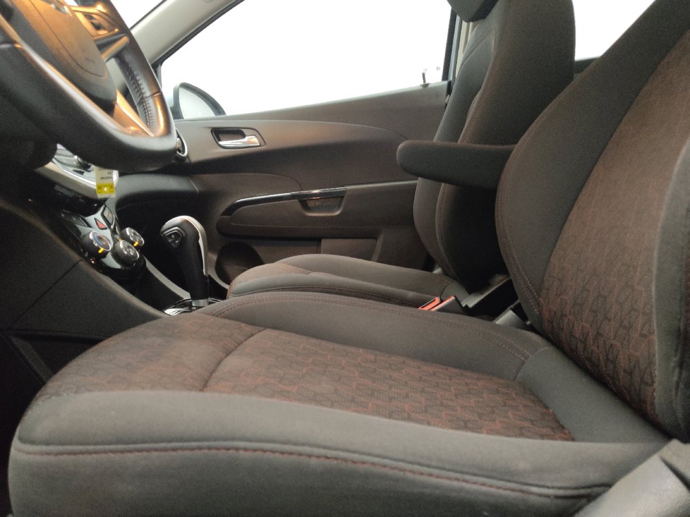Used 2018 Chevrolet Sonic LT FWD image 17