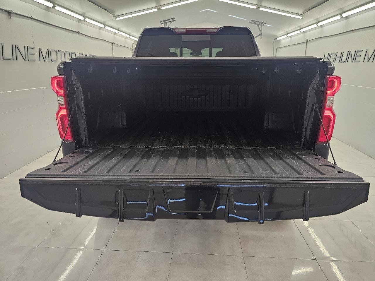 Used 2023 Chevrolet Silverado 1500 RST w/ Convenience Package II AWD/4WD image 7